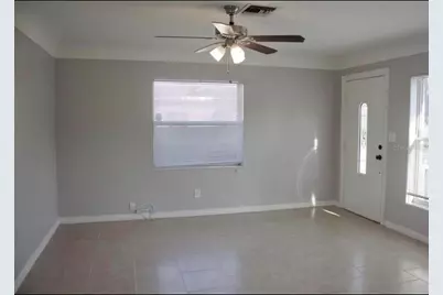 2728 39th Avenue N, Saint Petersburg, FL 33714 - Photo 9