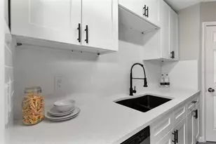 1920 E Edgewood Dr, Lakeland, FL 33803 - Photo 7