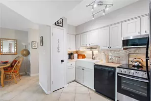 10365 Paradise Blvd, Treasure Island, FL 33706 - Photo 15