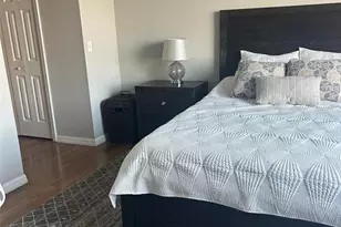 3672 Parkridge Cir, Sarasota, FL 34243 - Photo 15