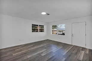 230 S Shore Dr, Eagle Lake, FL 33839 - Photo 5