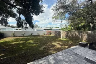 13272 Helm St, Largo, FL 33774 - Photo 17