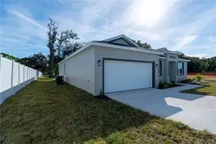 834 N Joanna Ave, Tavares, FL 32778 - Photo 3