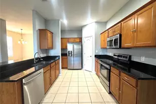 3917 Pemberly Pines Cir, Saint Cloud, FL 34769 - Photo 7