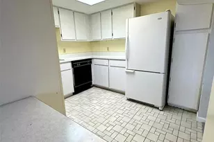 566 Fairways Cir, Ocala, FL 34472 - Photo 9