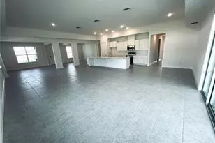 10140 White Magnolia Sq, Thonotosassa, FL 33592 - Photo 9