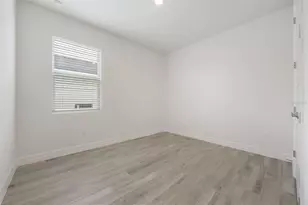 8612 SE Bridgeport Bay Circle, Mount Dora, FL 32757 - Photo 9