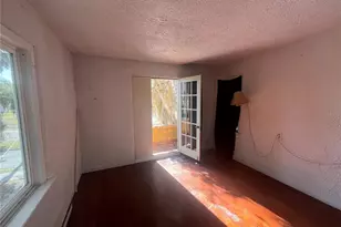 19 W Pendleton Ave, Eustis, FL 32726 - Photo 9