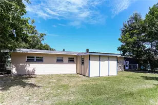 3828 Neptune Dr SE, Saint Petersburg, FL 33705 - Photo 15