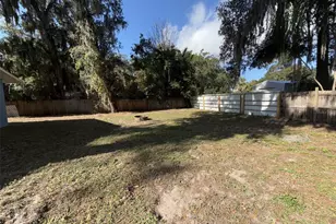 285 E Lake St, Umatilla, FL 32784 - Photo 27