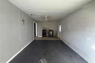 285 E Lake St, Umatilla, FL 32784 - Photo 21