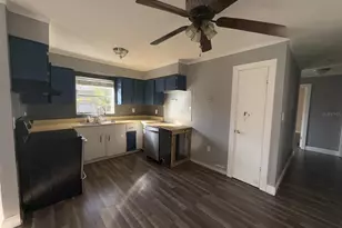 285 E Lake St, Umatilla, FL 32784 - Photo 9