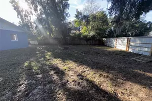 285 E Lake St, Umatilla, FL 32784 - Photo 25