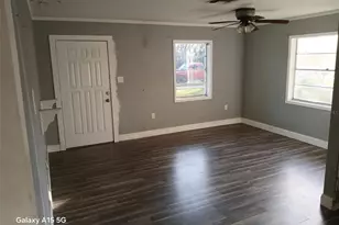 285 E Lake St, Umatilla, FL 32784 - Photo 5