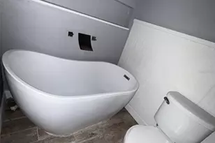 285 E Lake St, Umatilla, FL 32784 - Photo 11