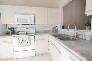 32 Silver Oak Cir, Kissimmee, FL 34743 - Photo 9