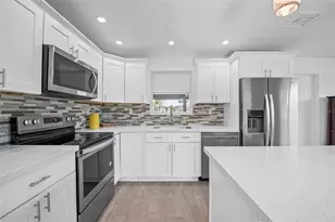 5641 NE 8th Ave, Wilton Manors, FL 33334 - Photo 13