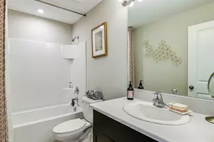 10557 Oakside Dr, Palmetto, FL 34221 - Photo 9