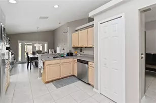 10844 Flycast Cir, Orlando, FL 32825 - Photo 9