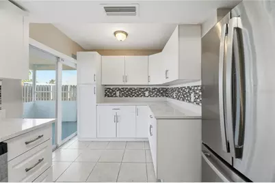 9041 NW 24th Place, Sunrise, FL 33322 - Photo 13