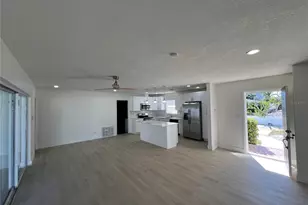 2502 Tropical Shores Dr SE, Saint Petersburg, FL 33705 - Photo 11