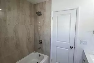 2502 Tropical Shores Dr SE, Saint Petersburg, FL 33705 - Photo 25