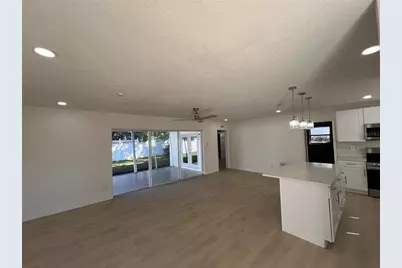 2502 Tropical Shores Drive SE, Saint Petersburg, FL 33705 - Photo 9