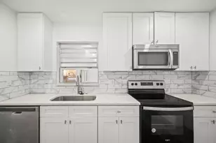 5925 Hilltop Ln W, Lakeland, FL 33809 - Photo 11