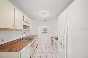 655 E Rosewood Ln, Tavares, FL 32778 - Photo 9