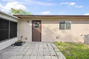 655 E Rosewood Ln, Tavares, FL 32778 - Photo 21