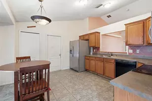 502 S Dixie Dr, Howey in the Hills, FL 34737 - Photo 5