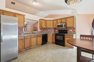 502 S Dixie Dr, Howey in the Hills, FL 34737 - Photo 3