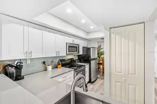 7532 Bayshore Dr, Treasure Island, FL 33706 - Photo 11