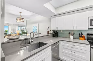 7532 Bayshore Dr, Treasure Island, FL 33706 - Photo 9