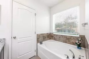 124 Maravilla Way, Groveland, FL 34736 - Photo 17