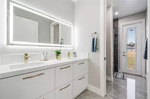 2502 Lake Front Dr, Lake Wales, FL 33898 - Photo 37