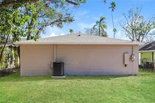 2045 14th St S, Saint Petersburg, FL 33705 - Photo 15