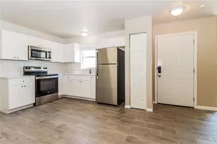 2045 14th St S, Saint Petersburg, FL 33705 - Photo 5