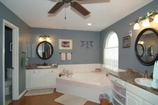 124 Country Lakes Cir, Groveland, FL 34736 - Photo 17