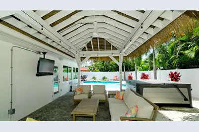 504 69th Street, Holmes Beach, FL 34217 - Photo 3