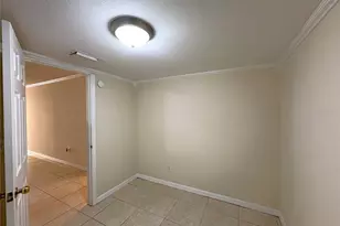 7605 Nacido Ct, Tampa, FL 33615 - Photo 9