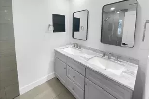 8001 13th Ave S, Saint Petersburg, FL 33701 - Photo 19