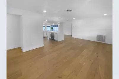 8001 13th Avenue S, Saint Petersburg, FL 33701 - Photo 3