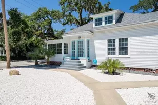 301 Live Oak St, New Smyrna Beach, FL 32168 - Photo 1