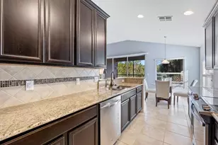 8341 Bella Tierra Ct, Davenport, FL 33896 - Photo 5