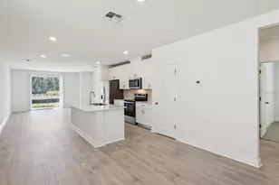 831 Sunshower Dr, Lady Lake, FL 32159 - Photo 5