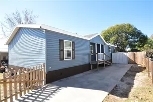 4 Cayman Cir, Umatilla, FL 32784 - Photo 1