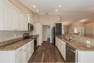 7519 Floral Circle E, Lakeland, FL 33810 - Photo 9