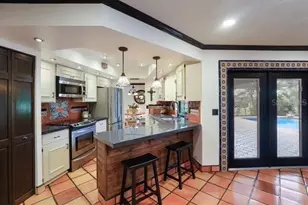 2077 Racimo Dr, Sarasota, FL 34240 - Photo 11