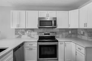 2105 9th St NE, Winter Haven, FL 33880 - Photo 9